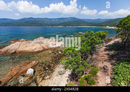 Cupabia Beach. Foto der Küstenlandschaft von Korsika, aufgenommen an einem sonnigen Sommertag, Plage de Cupabia Stockfoto