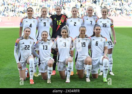 Fussball Frauen Laenderspiel Deutschland - Island am 09.04.2024 auf dem Tivoli in Aachen Mannschaftsfoto / Teamfoto Deutschland Hintere Reihe v.l.n.r.: Bibiane Schulze ( Deutschland ) - Sjoeke Nuesken ( Deutschland ) - Ann-Katrin Berger ( Deutschland ) - Sarai Linder ( Deutschland ) - Lea Schueller ( Deutschland ) - Giulia Gwinn ( Deutschland ) Vordere Reihe v.l.n.r.: Jule Brand ( Deutschland ) - Elisa Senss ( Deutschland ) - Kathrin Hendrich ( Deutschland ) - Klara Buehl ( Deutschland ) - Lena Sophie Oberdorf ( Deutschland ) DFB-Vorschriften verbieten die Verwendung von Fotografien als Bildsequenzierung Stockfoto