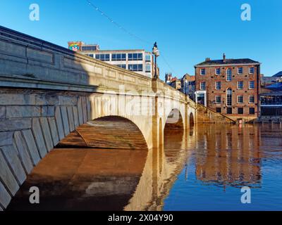 UK, North Yorkshire, York, Ouse Bridge und River Ouse. Stockfoto