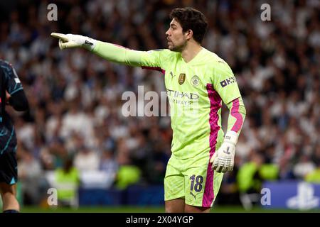 Madrid, Spanien. April 2024. Stefan Ortega von Manchester City im ersten Legspiel der UEFA Champions League zwischen Real Madrid CF und Manchester City im Estadio Santiago Bernabeu am 9. April 2024 in Madrid. (Foto: Gerard Franco/Dax Images) Credit: DAX Images/Alamy Live News Stockfoto