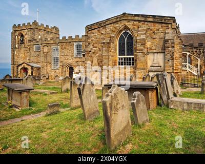 Großbritannien, North Yorkshire, Whitby, St. Mary's Church und Friedhof. Stockfoto