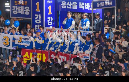 Seoul, Südkorea. April 2024. Südkoreas wichtigster oppositioneller Vorsitzender der Demokratischen Partei, Lee Jae-myung, spricht während des Wahlkampfs seiner Partei in Seoul mit seinen Anhängern. Die Parlamentswahlen finden am 10. April statt. (Credit Image: © Kim Jae-Hwan/SOPA Images via ZUMA Press Wire) NUR REDAKTIONELLE VERWENDUNG! Nicht für kommerzielle ZWECKE! Stockfoto