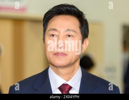 Seoul, Südkorea. April 2024. Der Bürgermeister von Seoul Oh SE-hoon kommt, um eine Wahlstation in Seoul zu inspizieren. Die Parlamentswahlen finden am 10. April statt. (Credit Image: © Kim Jae-Hwan/SOPA Images via ZUMA Press Wire) NUR REDAKTIONELLE VERWENDUNG! Nicht für kommerzielle ZWECKE! Stockfoto