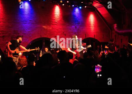 Die italienische Rockband aus Perugia, Fast Animals und Slow Kids trat im Maschinenhaus in Berlin auf Stockfoto