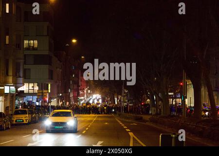 Wiesbaden, 24. Januar 2024. Tausende von Menschen nehmen an der Demonstration unter dem Motto „Verteidigung der Demokratie“ Teil. Stockfoto