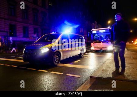 Wiesbaden, 24. Januar 2024. Tausende von Menschen nehmen an der Demonstration unter dem Motto „Verteidigung der Demokratie“ Teil. Stockfoto