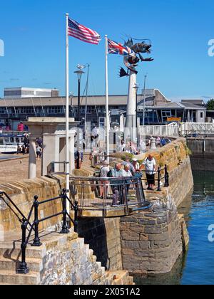 UK, Devon, Plymouth, The Barbican, Sutton Harbour, die Mayflower Steps und der Leviathan. Stockfoto