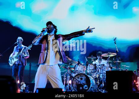 Mailand, Italien. April 2024. Riccardo Zanotti von Pinguini Tattici Nucleari tritt live auf der Bühne während des Palasport 2024 im Forum am 9. April 2024 in Assago, Italien auf. Credit: Live Media Publishing Group/Alamy Live News Stockfoto