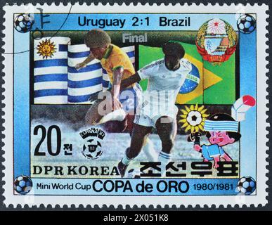 Von Nordkorea gedruckte Briefmarke, die die Fußballmeisterschaft Copa de Oro, Uruguay 19801981, um 1981 fördert. Stockfoto