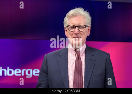 Theo Koll (ZDF), Gast bei - maischberger, politischer Talk, TV, Format, Bildsession nach der Show, Aufnahme, mit Moderatorin - Sandra Maischberger, das erste, 9. April 2024, Credit: HMB Media/Uwe Koch/Alamy Live News Stockfoto