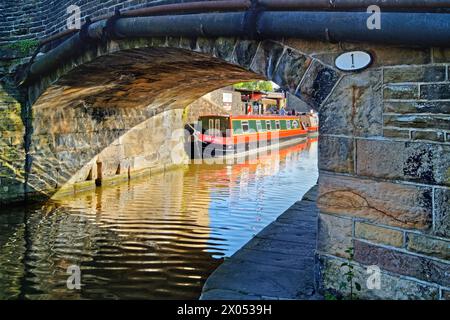 UK, North Yorkshire, Skipton, Springs Branch Canal an der Coach Street Bridge Nr. 1. Stockfoto