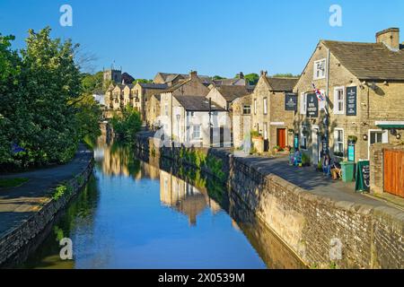 UK, North Yorkshire, Skipton, Springs Branch Canal von der Coach Street Bridge. Stockfoto