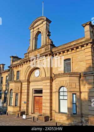 Vereinigtes Königreich, West Yorkshire, Stadt Bradford, Shipley, Saltaire, Salts Mill Bürogebäude. Stockfoto