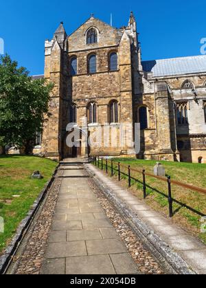 UK, North Yorkshire, Ripon Cathedral, Pfad zum Südquerschiff. Stockfoto