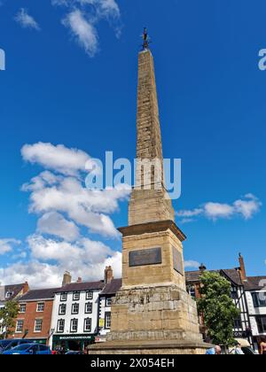 UK, North Yorkshire, Ripon Obelisk am Market Square. Stockfoto