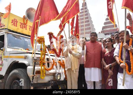 Patna, Indien. April 2024. Patna, Bihar, Indien, 09. April 2024: BJP-Kandidat von Patna Saheb Lok Sabha sitzt am 9. April 2024 in Patna, Indien, Ravishankar Prasad, mit Bihar-Minister Nitin Navin und anderen, die Shri RAM Rath vor Mahavir Mandir vor Ramnavami flaggen. (Foto: Santosh Kumar/Hindustan Times/SIPA USA) Credit: SIPA USA/Alamy Live News Stockfoto