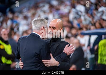 Madrid, Madrid, Spanien. April 2024. Carlo Ancelotti (L), Trainer von Real Madrid, umarmt Josep PEP Guardiola (R), Cheftrainer von Manchester City, vor dem Viertelfinalspiel der UEFA Champions League zwischen Real Madrid CF und Manchester City am 9. April 2024 in Madrid, Spanien. (Kreditbild: © Alberto Gardin/ZUMA Press Wire) NUR REDAKTIONELLE VERWENDUNG! Nicht für kommerzielle ZWECKE! Stockfoto