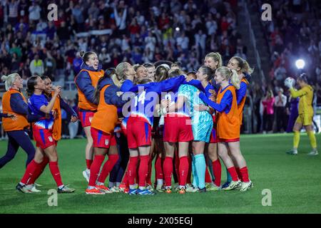 Columbus, Ohio, USA. April 2024. Die United States Women's National Team feiert ihren Sieg auf dem Feld nach dem Spiel zwischen der United States Women's National Team und der Canadian Women's National Team im Lower.com Field in Columbus, Ohio. United States Won 3-2 (Credit Image: © Scott Stuart/ZUMA Press Wire) NUR REDAKTIONELLE VERWENDUNG! Nicht für kommerzielle ZWECKE! Stockfoto