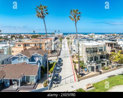 San Diego Mission Beach Luxus Ferienwohnung Komplex mit Palmen, Einfamilienhaus mit großer Terrasse Stockfoto