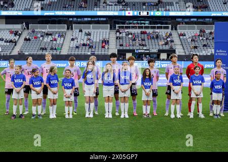 Columbus, Ohio, USA. April 2024. Die japanische Frauennationalmannschaft steht vor dem Spiel zwischen der japanischen Frauennationalmannschaft und der brasilianischen Frauennationalmannschaft im Lower.com Field in Columbus, Ohio. Brasilien gewann 2-1 (Credit Image: © Scott Stuart/ZUMA Press Wire) NUR REDAKTIONELLE VERWENDUNG! Nicht für kommerzielle ZWECKE! Stockfoto