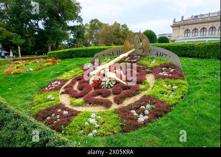 Wien, Österreich. Kursalon Hubner, eine Musikhalle im Stadtpark in Wien. Entworfen von Johann Garben Stockfoto