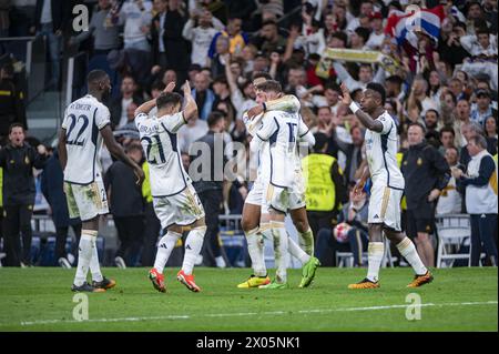 Madrid, Spanien. April 2024. Federico Valverde von Real Madrid (C) feiert ein Tor mit Antonio Rudiger, Brahim Diaz, Jude Bellingham, Vinicius Junior während des Viertelfinales der UEFA Champions League zwischen Real Madrid CF und Manchester City am 9. April 2024 im Estadio Santiago Bernabeu in Madrid. Quelle: Unabhängige Fotoagentur/Alamy Live News Stockfoto