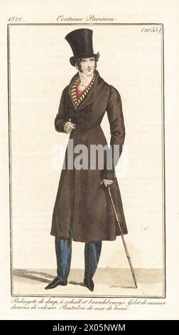 Französischer Dandy mit hohem Hut, Reitmantel mit Frosch, Kammgarderobe und Samtwesten, Lammfellhosen, mit Stock. Redingote de drap a schall et brandebourgs, Gilet de casimir dessous de Velours, Pantalon de cuir de laine. Handkolorierter Kupferstich nach einer Modeplatte von Louis Marie Lante aus Pierre de la Mesangere’s Journal des Dames et des Modes, Zeitschrift für Frauen und Mode, Paris, 1822. Stockfoto