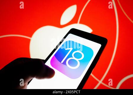 Brasilien. April 2024. In dieser Abbildung wird das iOS 18-Logo auf einem Smartphone-Bildschirm angezeigt. (Foto von Rafael Henrique/SOPA Images/SIPA USA) *** ausschließlich für redaktionelle Nachrichten *** Credit: SIPA USA/Alamy Live News Stockfoto
