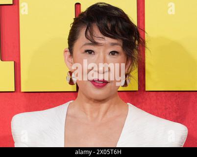 Los Angeles, USA. April 2024. Sandra Oh kommt bei der Premiere der HBO Original Limited Series THE SYMPATHIZER Los Angeles im Paramount Theater in Los Angeles, KALIFORNIEN am Dienstag, den 9. April 2024. (Foto: Sthanlee B. Mirador/SIPA USA) Credit: SIPA USA/Alamy Live News Stockfoto