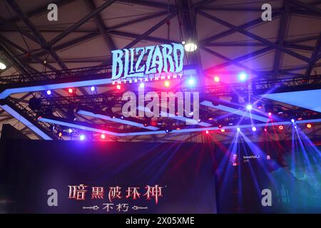 Shanghai, China. April 2024. Besucher erkunden am 30. Juli 2021 den Blizzard-Spielstand in Chinajoy in Shanghai, China. (Foto: Costfoto/NurPhoto) Credit: NurPhoto SRL/Alamy Live News Stockfoto