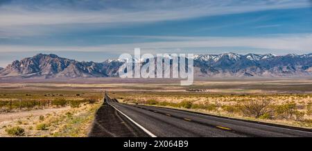 Chiricahua Mountains in Arizona, Fernsicht im frühen Frühjahr vom NM-80 Highway, nördlich von Rodeo, New Mexico, USA Stockfoto
