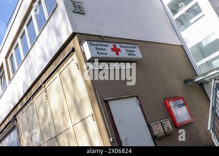 Deutsches Rotes Kreuz, Bereitschaft Siegen Mitte im Hainer Weg. DRK im Siegerland am 08.04.2024 in Siegen/Deutschland. *** Deutsches Rotes Kreuz, Standby Siegen Mitte in Hainer Weg DRK im Siegerland am 08 04 2024 in Siegen Deutschland Stockfoto