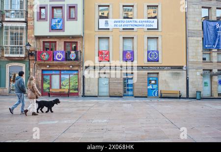 Plaza de La Constitución oder Rathaus. Oviedo, Asturien, Spanien. Es war das Werk des Architekten Marcos de Velasco Agüero Stockfoto