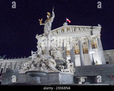 Wien, Österreich, Österreich. April 2024. Österreichisches Parlament bei Nacht mit österreichischer Flagge (Foto: © Bianca Otero/ZUMA Press Wire) NUR REDAKTIONELLE VERWENDUNG! Nicht für kommerzielle ZWECKE! Stockfoto