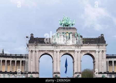 Arc du Cinquantenaire / Triomfboog van het Jubelpark (Cinquantenaire Arch) im Parc du Cinquantenaire / Jubelpark in Brüssel, Belgien © Wojciech Stroz Stockfoto