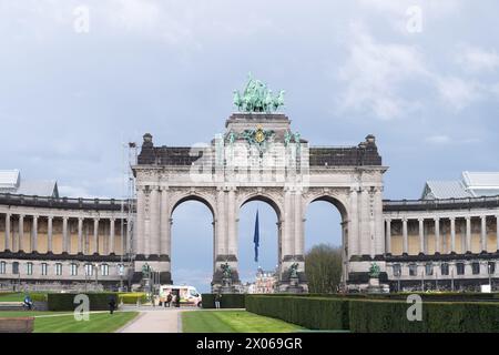 Arc du Cinquantenaire / Triomfboog van het Jubelpark (Cinquantenaire Arch) im Parc du Cinquantenaire / Jubelpark in Brüssel, Belgien © Wojciech Stroz Stockfoto