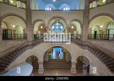 Berlin, Deutschland. April 2024. Blick auf das Berliner Amtsgericht am Tegeler Weg. Quelle: Jörg Carstensen/dpa/Alamy Live News Stockfoto