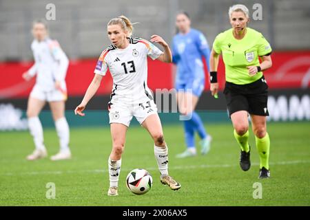 Aachen, Deutschland. April 2024. Fußball, Frauen: Qualifikation zur Europameisterschaft, Deutschland - Island, Liga A, Gruppe 4, Spieltag 2, Tivoli. Elisa Senß aus Deutschland. Quelle: Sebastian Christoph Gollnow/dpa/Alamy Live News Stockfoto