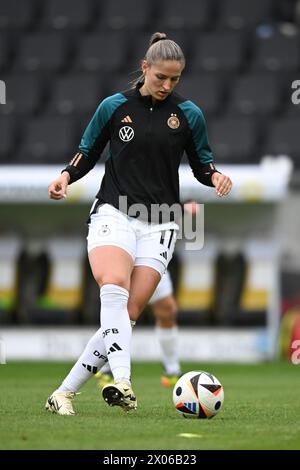 Aachen, Deutschland. April 2024. Fußball, Frauen: Qualifikation zur Europameisterschaft, Deutschland - Island, Liga A, Gruppe 4, Spieltag 2, Tivoli. Melissa Kössler in Deutschland. Quelle: Sebastian Christoph Gollnow/dpa/Alamy Live News Stockfoto