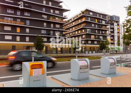Bordeaux, Frankreich, Straßenszene, Moderne Architektur, Apartmenthäuser im Eco-Quartier, Ginko, grüne Gebäude, Mittelglasvorort Stockfoto