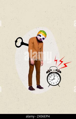 Vertikales Collage Bild junger stehender kopfloser Mann Faulkopf Gesicht Wecker Ring verpasste Deadline faule Overschlafarbeit ängstliche Apathie Stockfoto