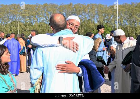 Montpellier, Frankreich. April 2024. © PHOTOPQR/LE MIDI LIBRE/JEAN-MICHEL MART ; MONTPELLIER ; 10/04/2024 ; MONTPELLIER/STADE ANNEXE DE LA MOSSON/GRANDE PRIERE DE LA FIN DU RAMADAN/AID EL FITR - FRANKREICH, MONTPELLIER APRIL 102024 Ende des muslimischen Fastenmonats Ramadan Credit: MAXPPP/Alamy Live News Stockfoto