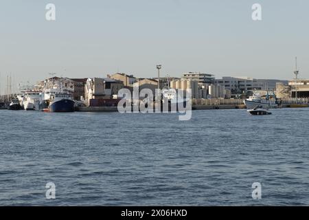 Sete, Frankreich, 16. April 2022. Fischerboote nehmen an der Escale à Sete Teil, dem ersten maritimen Treffen in Sete, Frankreich Stockfoto