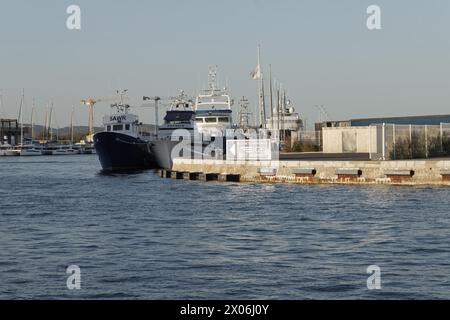 Sete, Frankreich, 16. April 2022. Fischerboote nehmen im Hafen von Escale à Sete Teil, dem ersten Seetreffen in Sete, Frankreich Stockfoto