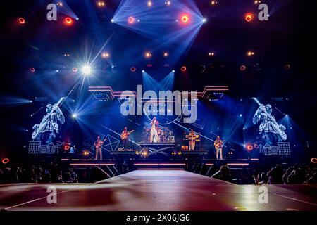 Mailand, Italien. April 2024. Pinguini Tattici Nucleari tritt live im Konzert im Forum in Mailand auf. Quelle: SOPA Images Limited/Alamy Live News Stockfoto