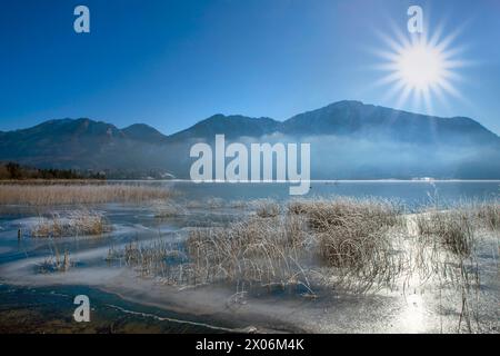 Winterlandschaft am Kochelsee, Deutschland, Bayern, Oberbayern, Oberbayern Stockfoto