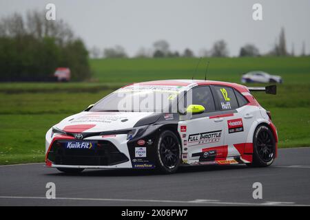 Dalton auf Tees, 10. April 2024. Rob Huff fuhr einen Toyota Corolla GR Sport für Toyota Gazoo Racing UK während eines BTCC-Testtages auf dem Croft Circuit. Quelle: Colin Edwards/Alamy Live News Stockfoto