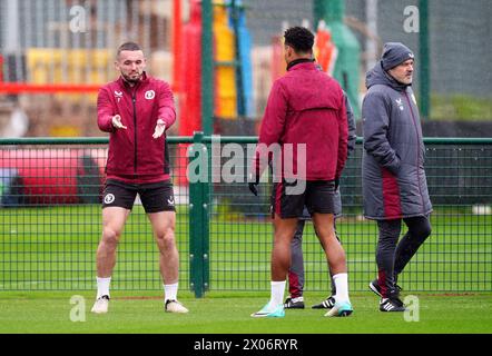 John McGinn und Ollie Watkins von Aston Villa während eines Trainings auf dem Bodymoor Heath Training Ground in Birmingham. Bilddatum: Mittwoch, 10. April 2024. Stockfoto