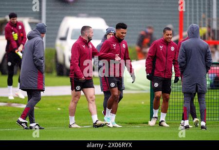 John McGinn und Ollie Watkins von Aston Villa während eines Trainings auf dem Bodymoor Heath Training Ground in Birmingham. Bilddatum: Mittwoch, 10. April 2024. Stockfoto