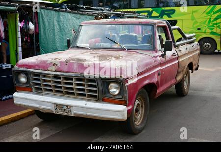 Rostroter Ford F100 Pickup Truck. Stockfoto